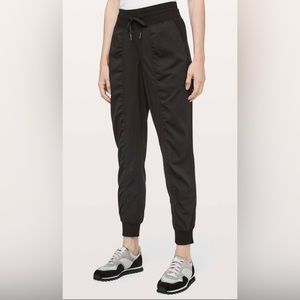 Lululemon Dance Studio Jogger, size 4, black